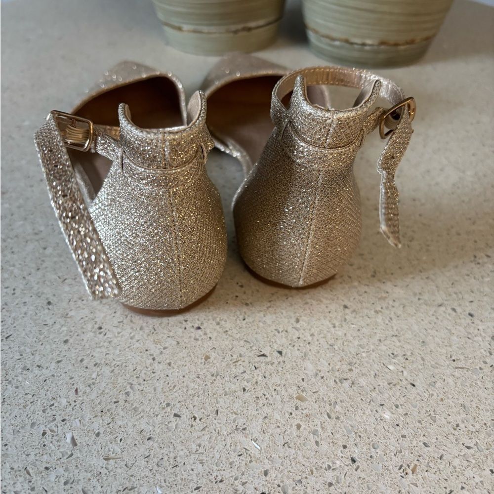 Elegant Gold Women's Ankle Strap Pointed Toe Flats - Picture 3 of 9